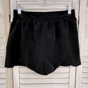 FOREVER 21 Pull On Casual Shorts Tulip Hem Black-Medium